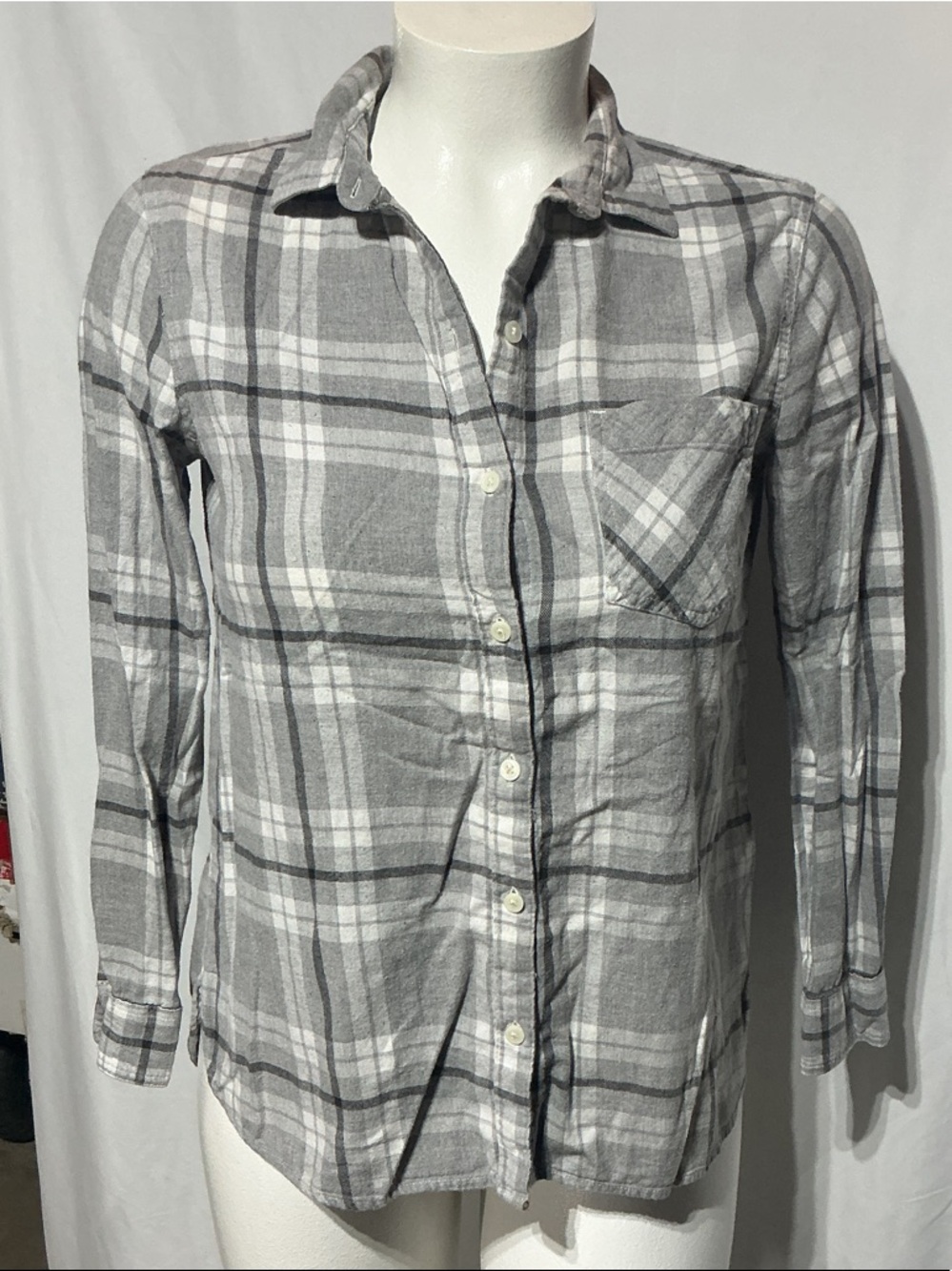Old Navy Women's Gray Plaid Button-Up Flannel 'Classic Shirt' Sz L